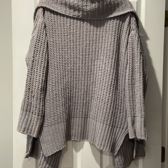 POL Oversized Chunky Cardigan Sweater. Size Small. Color Gray - Picture 4 of 7